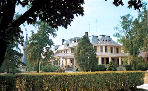 The Country Mansion & Garden Room in Dwight, IL